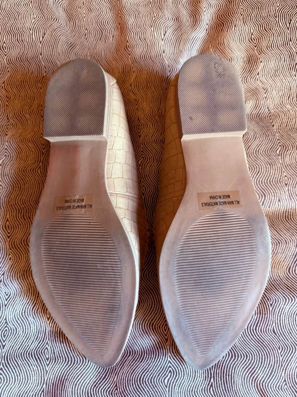 Vaneli Women's Cream Croc-Embossed Pointed-Toe Flats - Picture 4 of 6